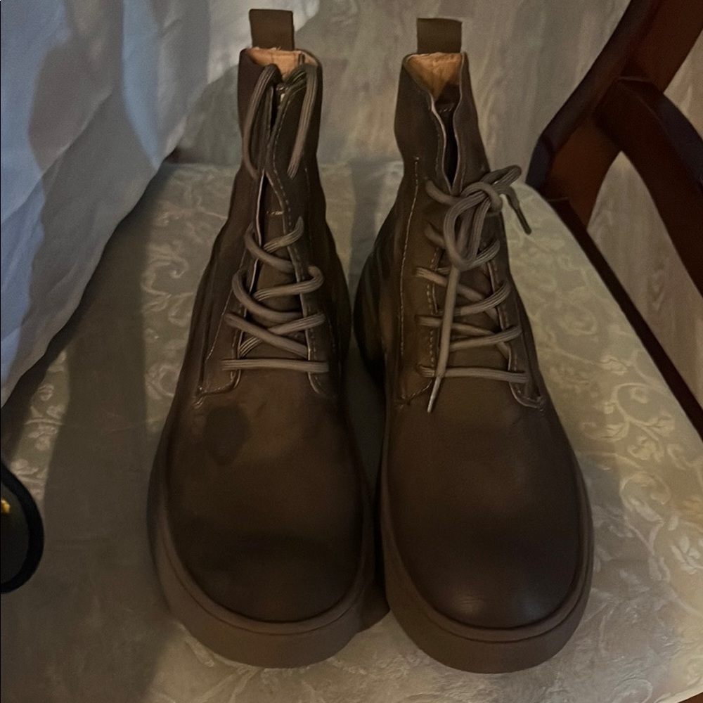 Men’s Lace-Up Cowboy Work Boots – Size 11– Like New